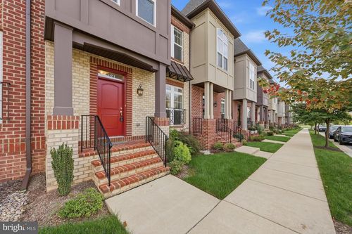 921 Holden Rd, FREDERICK, MD, 21701-3426 | Card Image