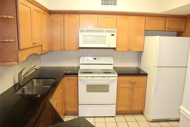 APT-2111 - 1280 S Alhambra Cir, Condo with 2 bedrooms, 2 bathrooms and null parking in Coral Gables FL | Image 5
