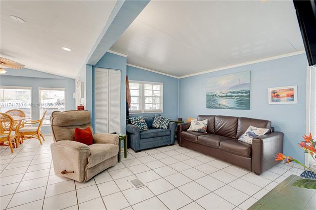 65821 Overseas Hwy, House other with 2 bedrooms, 1 bathrooms and null parking in Long Key FL | Image 14