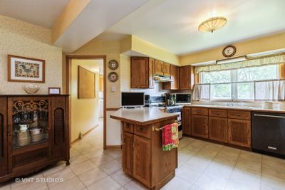 22051 N Prairie Road, House other with 4 bedrooms, 1 bathrooms and 2 parking in Lincolnshire IL | Image 3