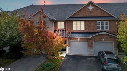 31-163 Livingston Ave, Grimsby, ON, L3M5S8 | Card Image