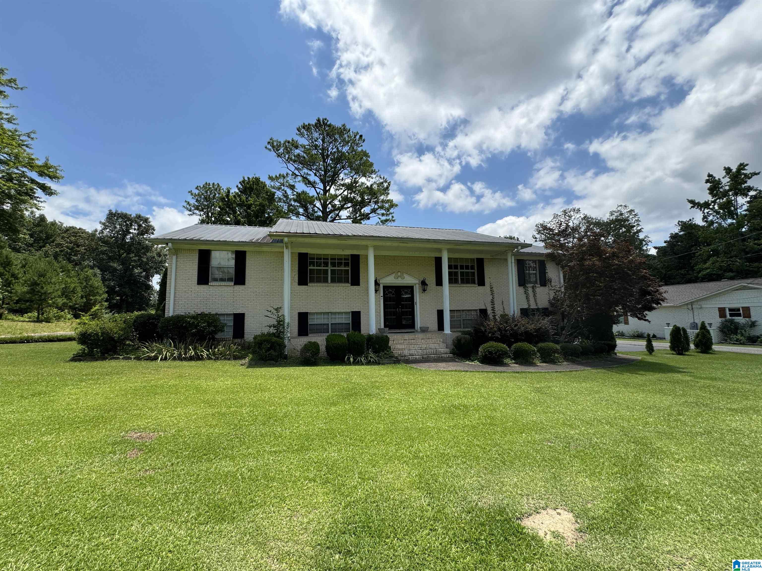 Shannon Rd, Bessemer, AL 35022