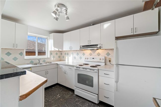 2 - 6569 Rosemoor St, Condo with 2 bedrooms, 1 bathrooms and 1 parking in Squirrel Hill PA | Image 11