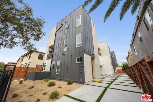 11255 Hatteras St, North Hollywood, CA, 91601-1245 | Card Image