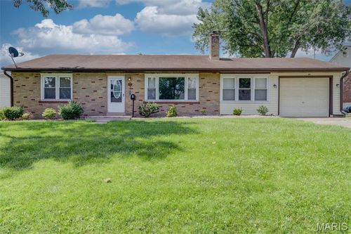 7 Santa Cruz Dr, Florissant, MO, 63031-8207 | Card Image