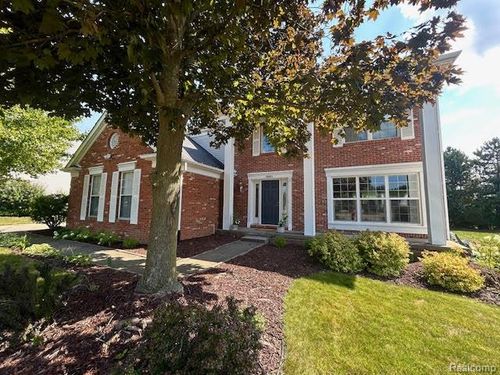 1921 Charrington Dr, West Bloomfield, MI, 48324-1105 | Card Image