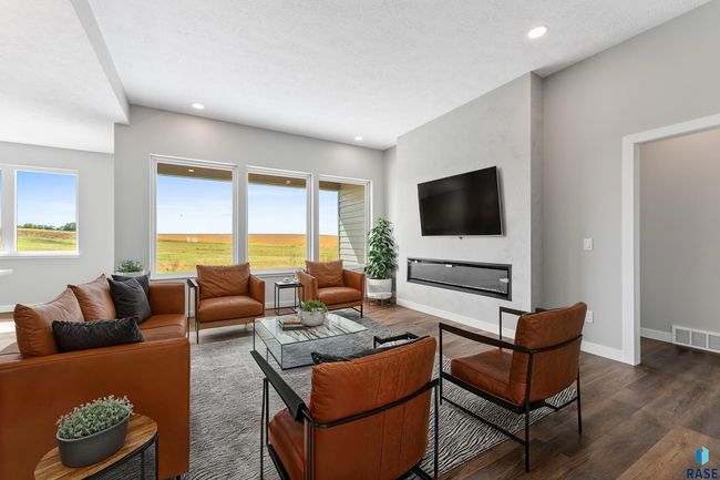 513 N Wildcat Dr, Townhouse with 3 bedrooms, 3 bathrooms and null parking in Sioux Falls SD | Image 11