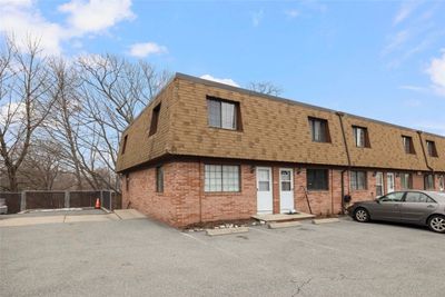 1 - 1605 Douglas Avenue, Condo with 2 bedrooms, 1 bathrooms and 2 parking in North Providence RI | Image 3