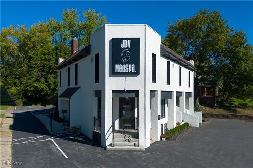 2404 4th St, Cuyahoga Falls, OH, 44221-2629 | Card Image