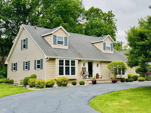 11 Meadowbrook Court, GRAND CHUTE, WI, 54914 | Card Image