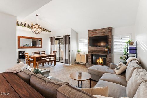 2-6543 Stoney View Ln, Simi Valley, CA, 93063-6420 | Card Image