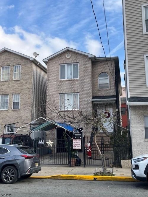 116 Chapel St, Newark, NJ, 07105-4102 | Card Image