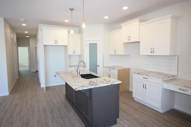 6103 Valleyview Dr, Home with 2 bedrooms, 2 bathrooms and 3 parking in Camrose AB | Image 9