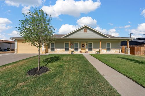 505 David Davis Dr, McGregor, TX, 76657-2214 | Card Image