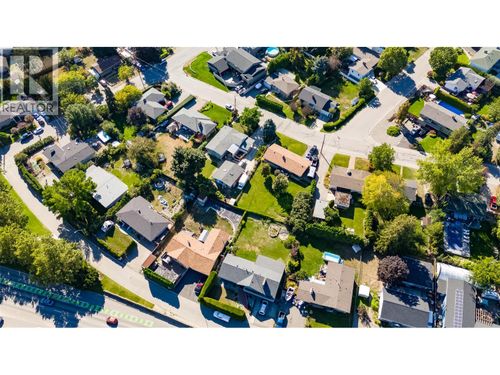 707 Glenburn St, Kelowna, BC, V1Y4G4 | Card Image