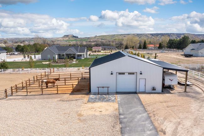 View of outbuilding with driveway | Image 45