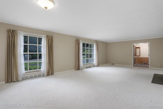 Formal living room | Image 14