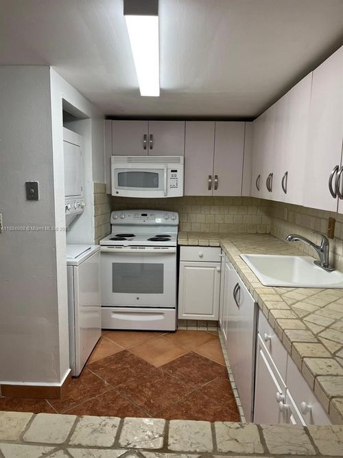 apt-2108-10000 Nw 80th Ct, Hialeah Gardens, FL, 33016-2226 | Card Image