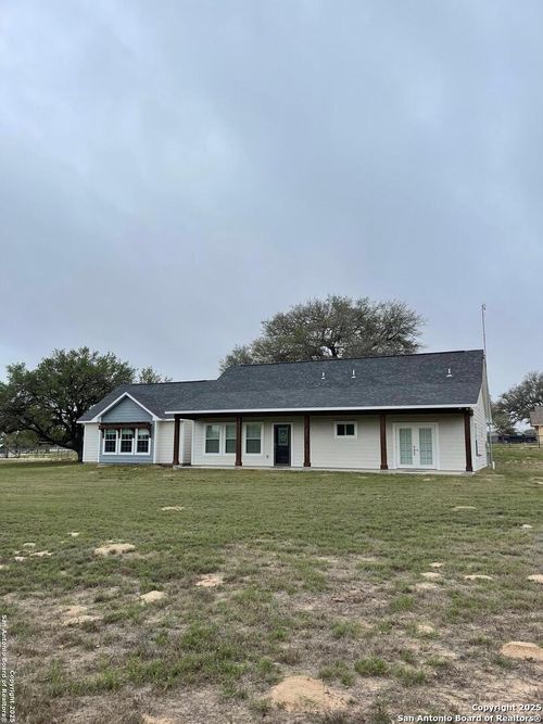 343 County Road 7755, Devine, TX, 78016-5275 | Card Image