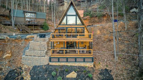 1508 Zurich Rd, Gatlinburg, TN, 37738-3701 | Card Image