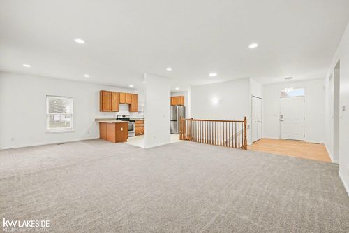 1593 Club House Ct, Pontiac, MI, 48340-1484 | Card Image