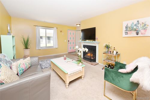 2421 Samoset Road, Royal Oak, MI, 48073 | Card Image