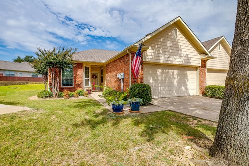 253 Heritage Hill Dr, Lewisville, TX, 75067-6513 | Card Image