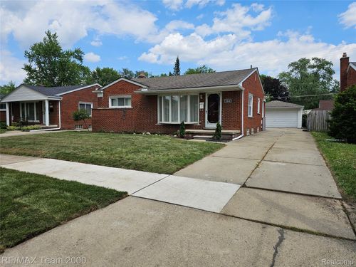 8246 Lochdale St, Dearborn Heights, MI, 48127-1235 | Card Image