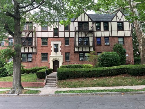 d2-1 Greenridge Avenue, White Plains, NY, 10605 | Card Image