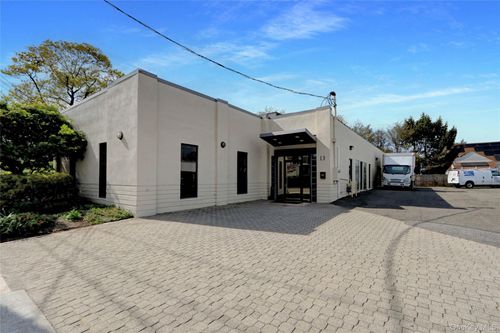 13 Hendrickson Ave, Hempstead, NY, 11550-4525 | Card Image