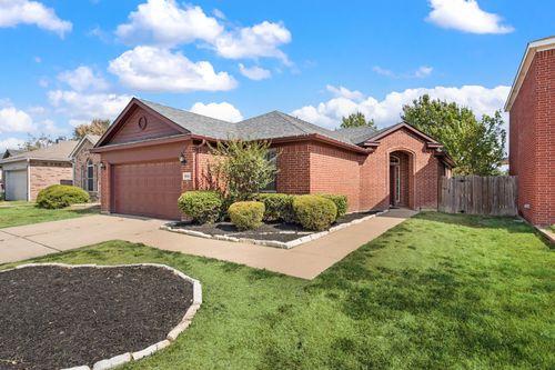 8644 Arcadia Park Dr, Fort Worth, TX, 76244-7961 | Card Image