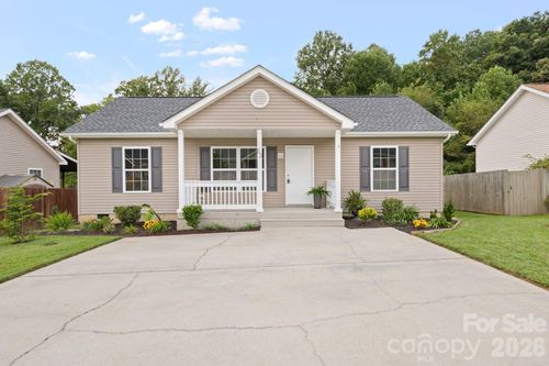 53 W Newberry Dr, Fletcher, NC, 28732-7802 | Card Image