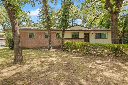 1900 Mimosa Dr, Arlington, TX, 76012-4519 | Card Image