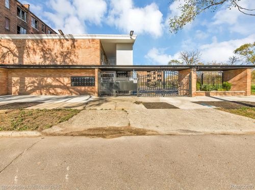 apt-18-44 Highland St, Highland Park, MI, 48203-5806 | Card Image