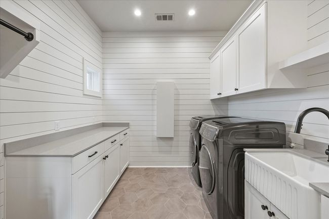Now this is a laundry room! | Image 15