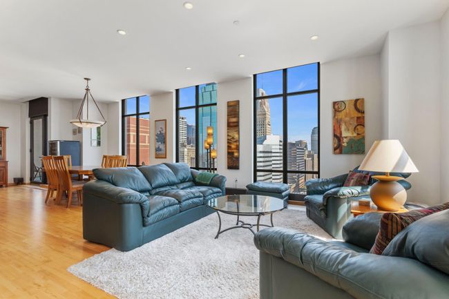 Spacious Great room, open concept | Image 8