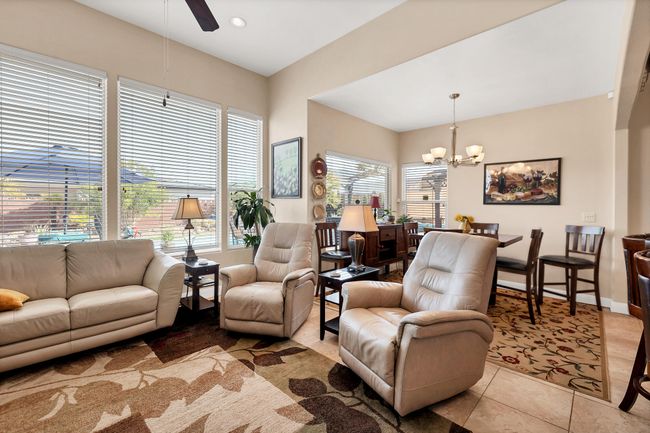 Main floor family room | Image 15