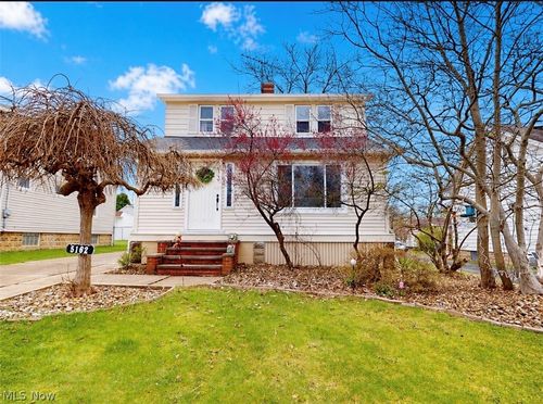 5162 Oakmont Dr, Lyndhurst, OH, 44124-2721 | Card Image