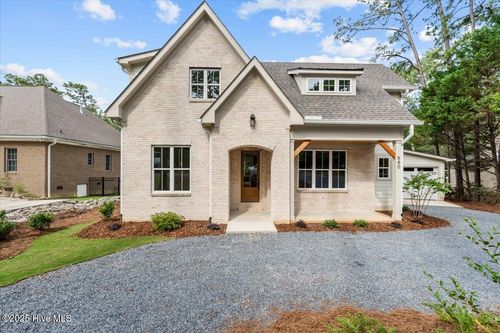 580 E Indiana Ave, Southern Pines, NC, 28387-6520 | Card Image