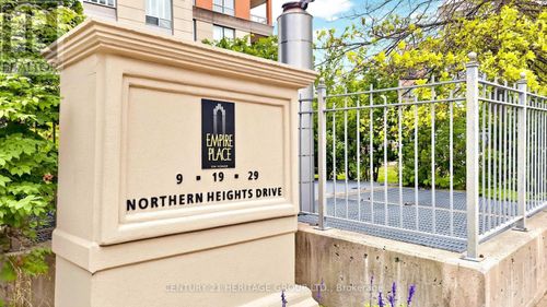 707-9 Northern Heights Dr, Richmond Hill, ON, L4B4M5 | Card Image