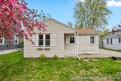 1136 Wilson Ct, Norton Shores, MI, 49441-5151 | Card Image