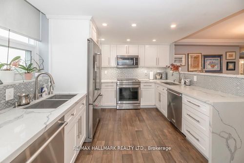 1004-7601 Bathurst St, Thornhill, ON, L4J4H5 | Card Image