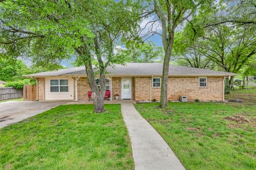 2705 S Lipsey St, Decatur, TX, 76234-4070 | Card Image