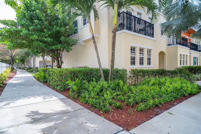 611 - 611 Sw 1 St Ter, Townhouse with 3 bedrooms, 4 bathrooms and null parking in Pompano Beach FL | Image 23