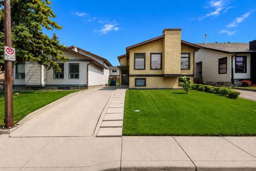 1620 47 St Sw, Calgary, AB, T3C2C8 | Card Image