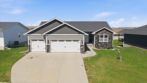 1115 Algonquin Dr, Cedar Falls, IA, 50613-8163 | Card Image