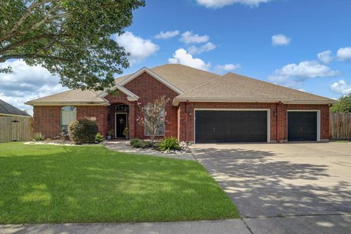 20 Chuckwagon Ct, Angleton, TX, 77515-2749 | Card Image