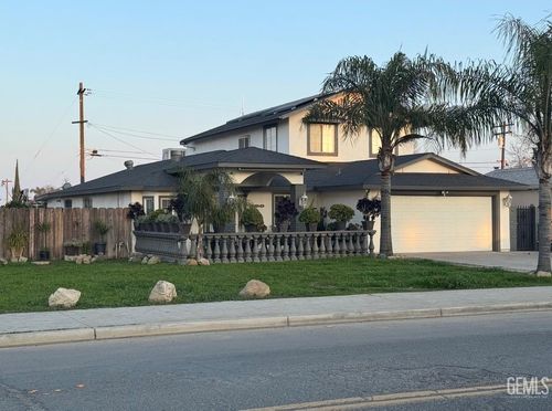 890 N State St, Earlimart, CA, 93219-8045 | Card Image