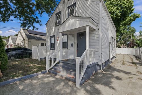 19 Carr St, Providence, RI, 02905-1311 | Card Image