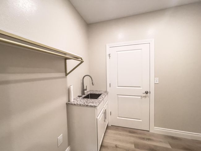 1828 Pinnacle Pt, Condo with 3 bedrooms, 2 bathrooms and null parking in HOLTS SUMMIT MO | Image 28